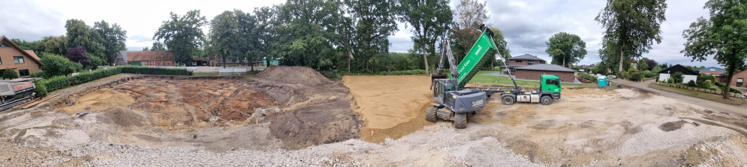 Übersicht über eine Baustelle mit Erdarbeiten